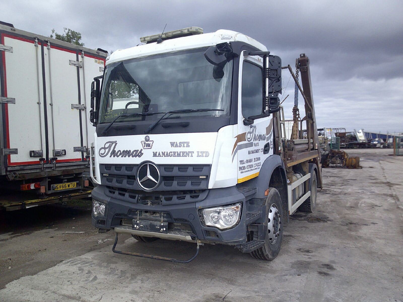 Mercedes-Benz Antos - Kabiin ja interjöör: pilt 3 Mercedes-Benz Antos - Kabiin ja interjöör: pilt 3