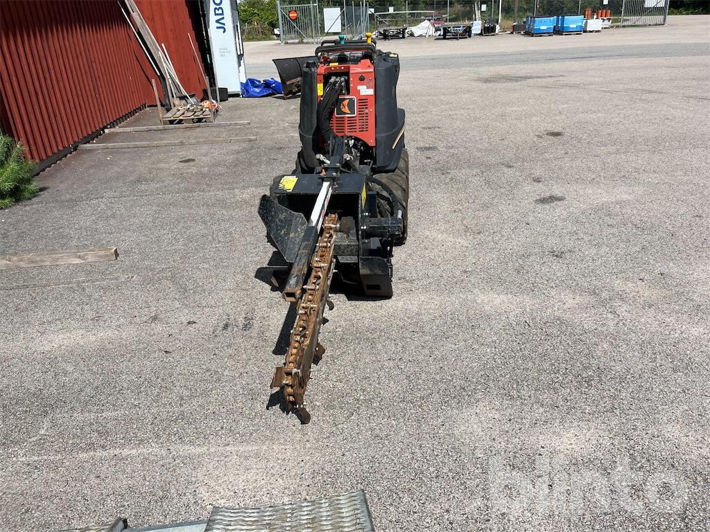 Ditch Witch R300 - Kraavikaevamismasin: pilt 2 Ditch Witch R300 - Kraavikaevamismasin: pilt 2