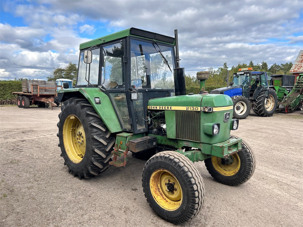 JOHN DEERE 2130 - Traktor: pilt 4 JOHN DEERE 2130 - Traktor: pilt 4