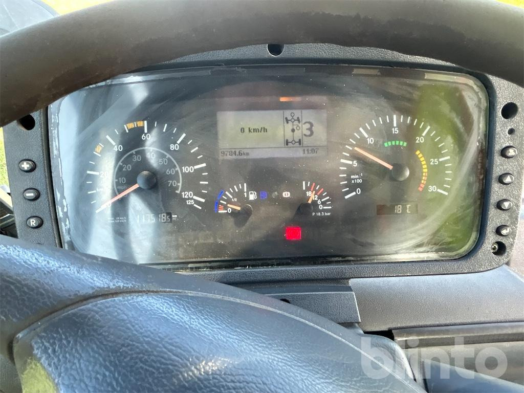 Mercedes-Benz U300 (2010) - Madelveok/ Platvormveok: pilt 5 Mercedes-Benz U300 (2010) - Madelveok/ Platvormveok: pilt 5