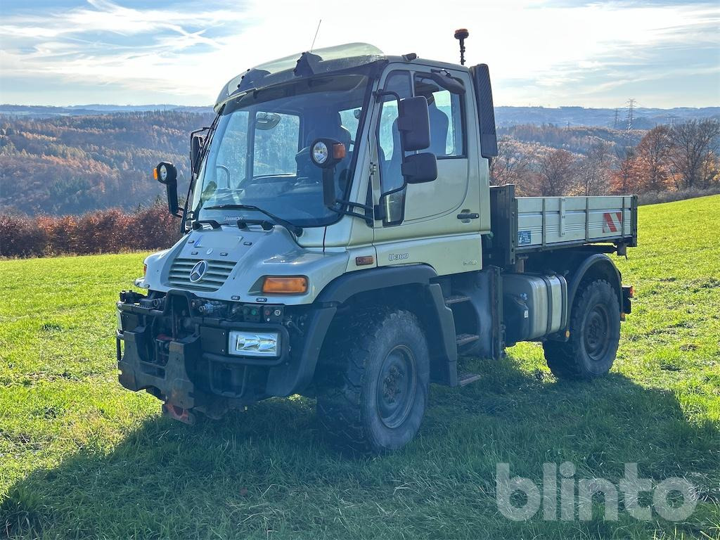 Mercedes-Benz U300 (2010) - Madelveok/ Platvormveok: pilt 1 Mercedes-Benz U300 (2010) - Madelveok/ Platvormveok: pilt 1