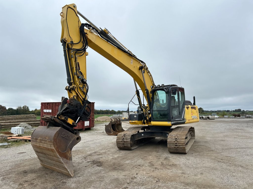 New Holland Kobelco E215C - Lintekskavaator: pilt 2 New Holland Kobelco E215C - Lintekskavaator: pilt 2