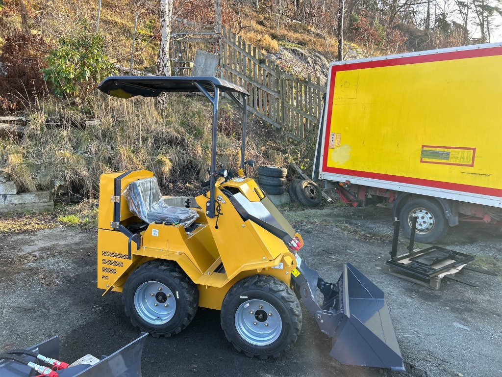 Skid steer loader YC390 - Kompaktlaadur: pilt 3 Skid steer loader YC390 - Kompaktlaadur: pilt 3