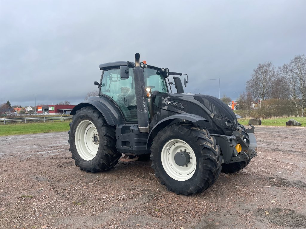 VALTRA T214 - Traktor: pilt 2 VALTRA T214 - Traktor: pilt 2
