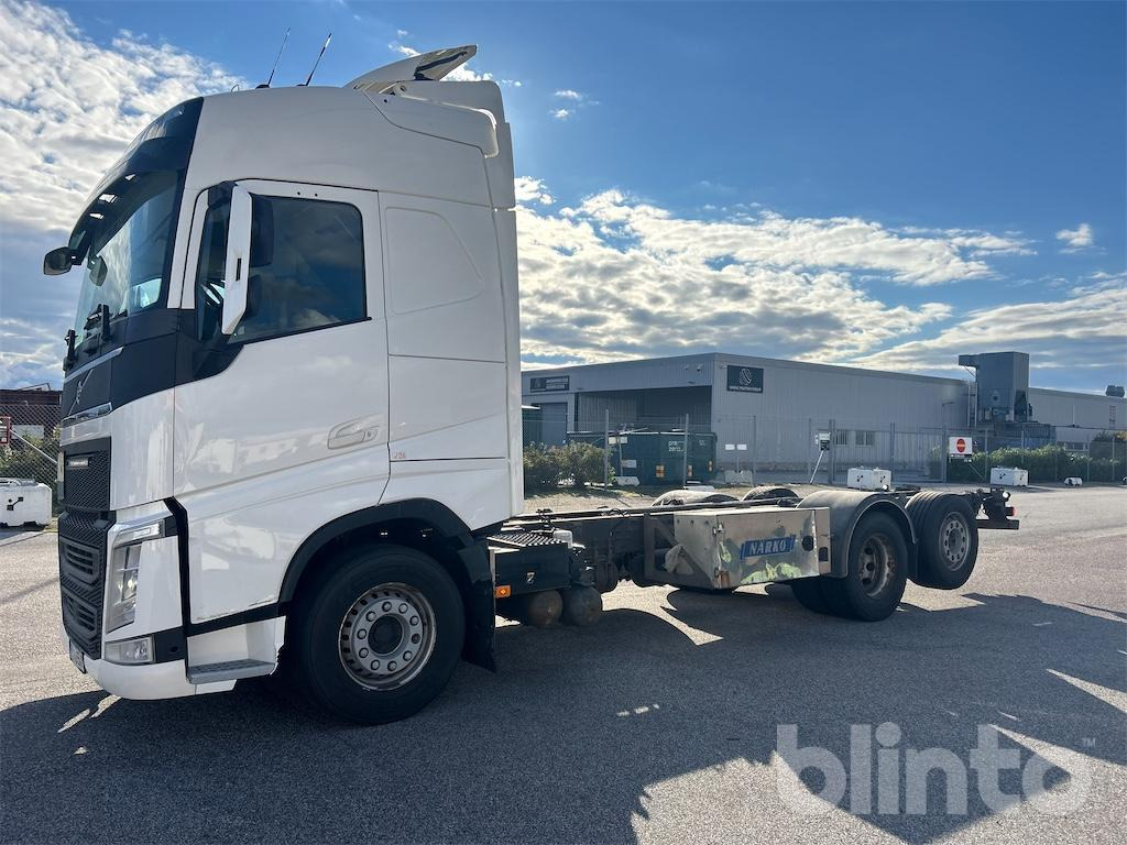 VOLVO FH 6x2 - Kabiinišassiiga veoauto: pilt 1 VOLVO FH 6x2 - Kabiinišassiiga veoauto: pilt 1