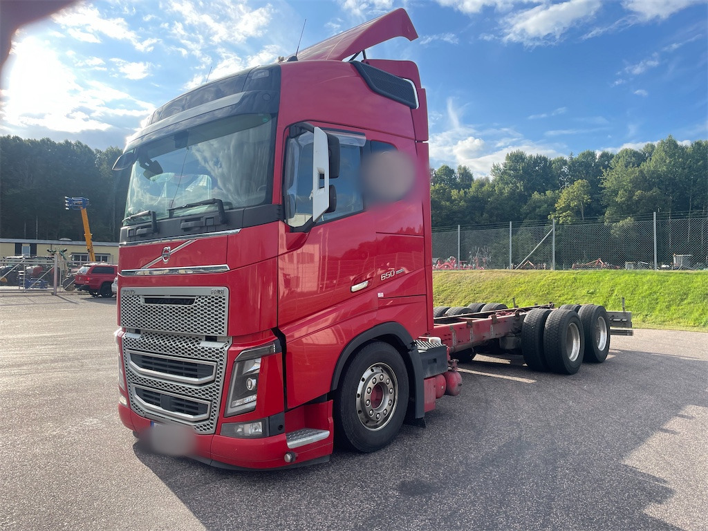 VOLVO FH16 650 6x2 - Kabiinišassiiga veoauto: pilt 1 VOLVO FH16 650 6x2 - Kabiinišassiiga veoauto: pilt 1