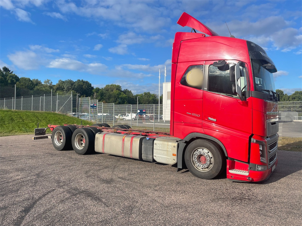 VOLVO FH16 650 6x2 - Kabiinišassiiga veoauto: pilt 2 VOLVO FH16 650 6x2 - Kabiinišassiiga veoauto: pilt 2