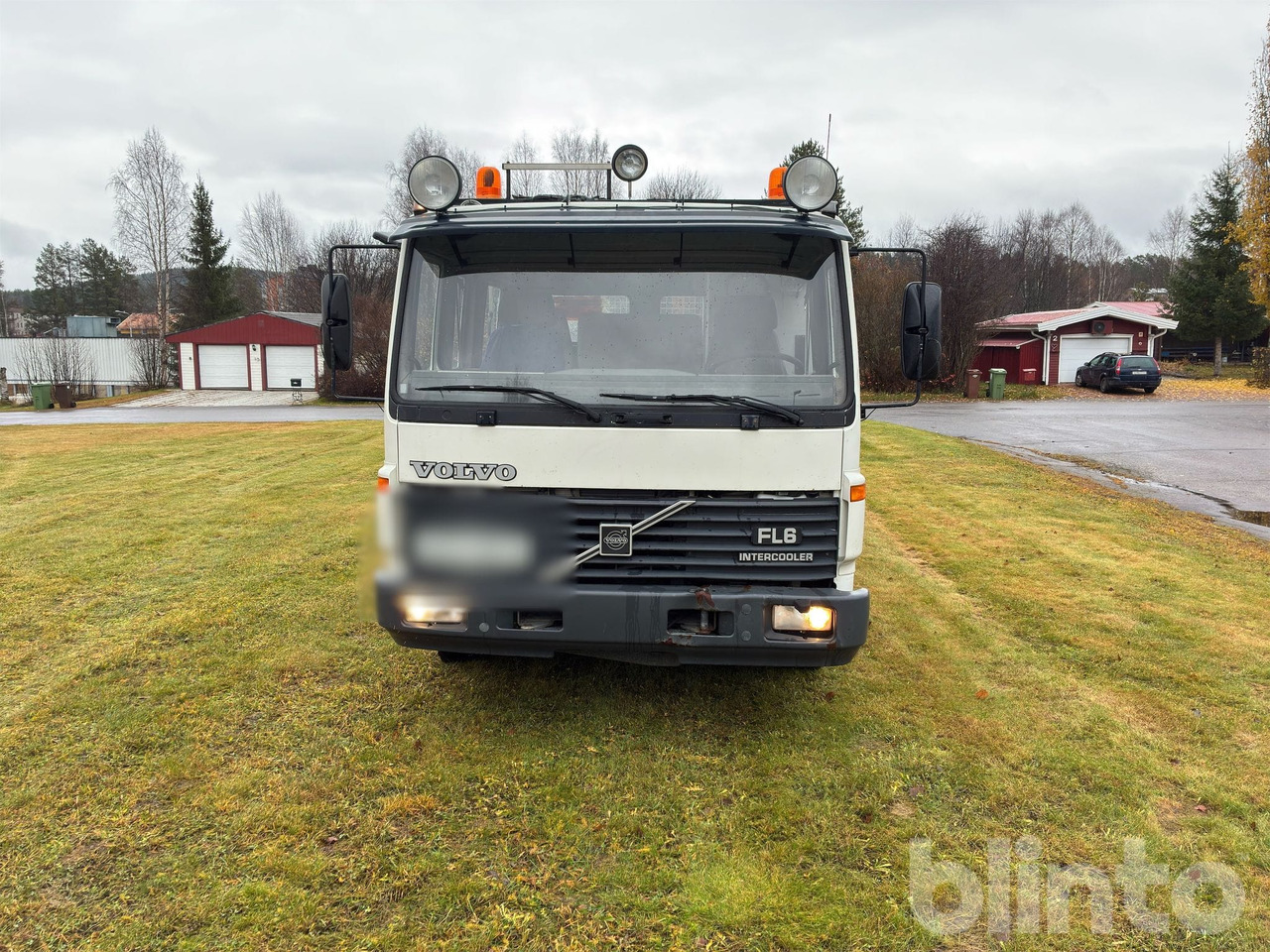 VOLVO FL611 4X2 - Madelveok/ Platvormveok, Kraanaga veoauto: pilt 2 VOLVO FL611 4X2 - Madelveok/ Platvormveok, Kraanaga veoauto: pilt 2