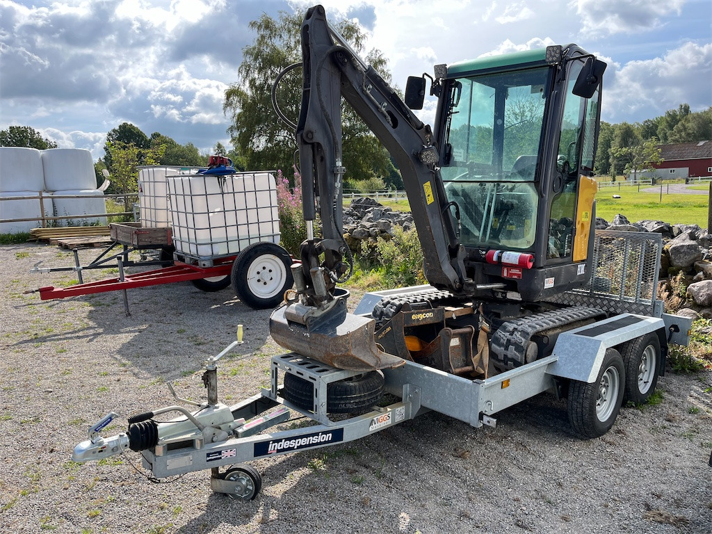 Volvo EC18C med flera redskap och maskinsläp - Miniekskavaator: pilt 1 Volvo EC18C med flera redskap och maskinsläp - Miniekskavaator: pilt 1