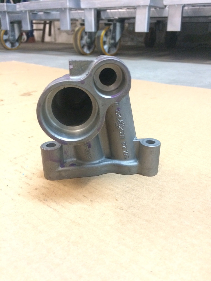 FLANGIA DI COLLEGAMENTO MODULO OLIO MAN 51054406000 - Mootor ja varuosad - Veoauto: pilt 4 FLANGIA DI COLLEGAMENTO MODULO OLIO MAN 51054406000 - Mootor ja varuosad - Veoauto: pilt 4