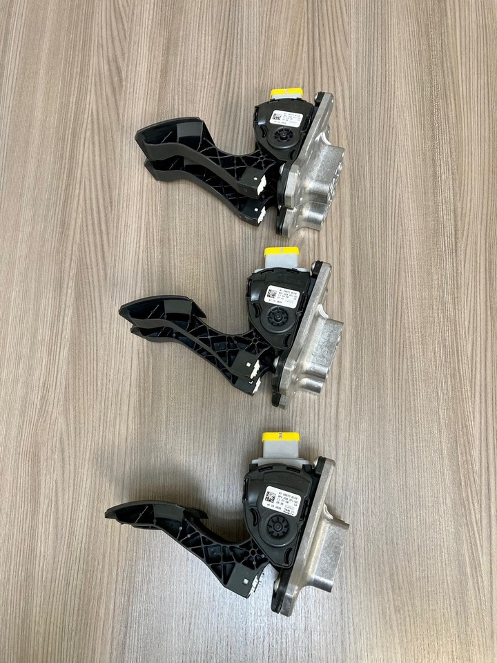 SENSORE POSIZIONE DEL PEDALE - MAN 81259706103 - HELLA 6PV 009 371-00 / 6PV 009 371-711 - Pedaal - Veoauto: pilt 1 SENSORE POSIZIONE DEL PEDALE - MAN 81259706103 - HELLA 6PV 009 371-00 / 6PV 009 371-711 - Pedaal - Veoauto: pilt 1