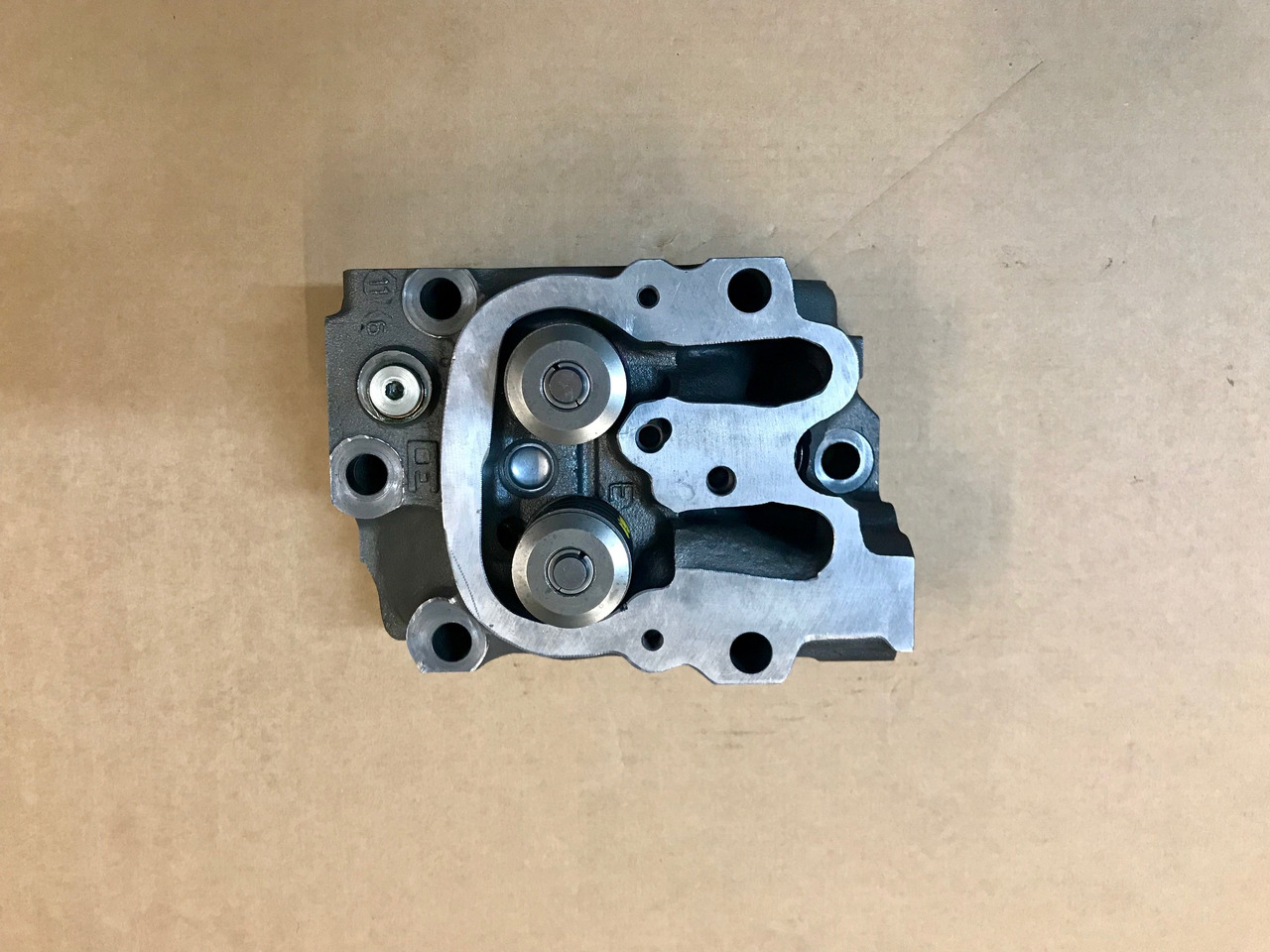 TESTATA MAN D28 - 2 VALVOLE PER CILINDRO - RIF. MAN 51031016773 / 51031016774 - Mootori pea: pilt 1 TESTATA MAN D28 - 2 VALVOLE PER CILINDRO - RIF. MAN 51031016773 / 51031016774 - Mootori pea: pilt 1