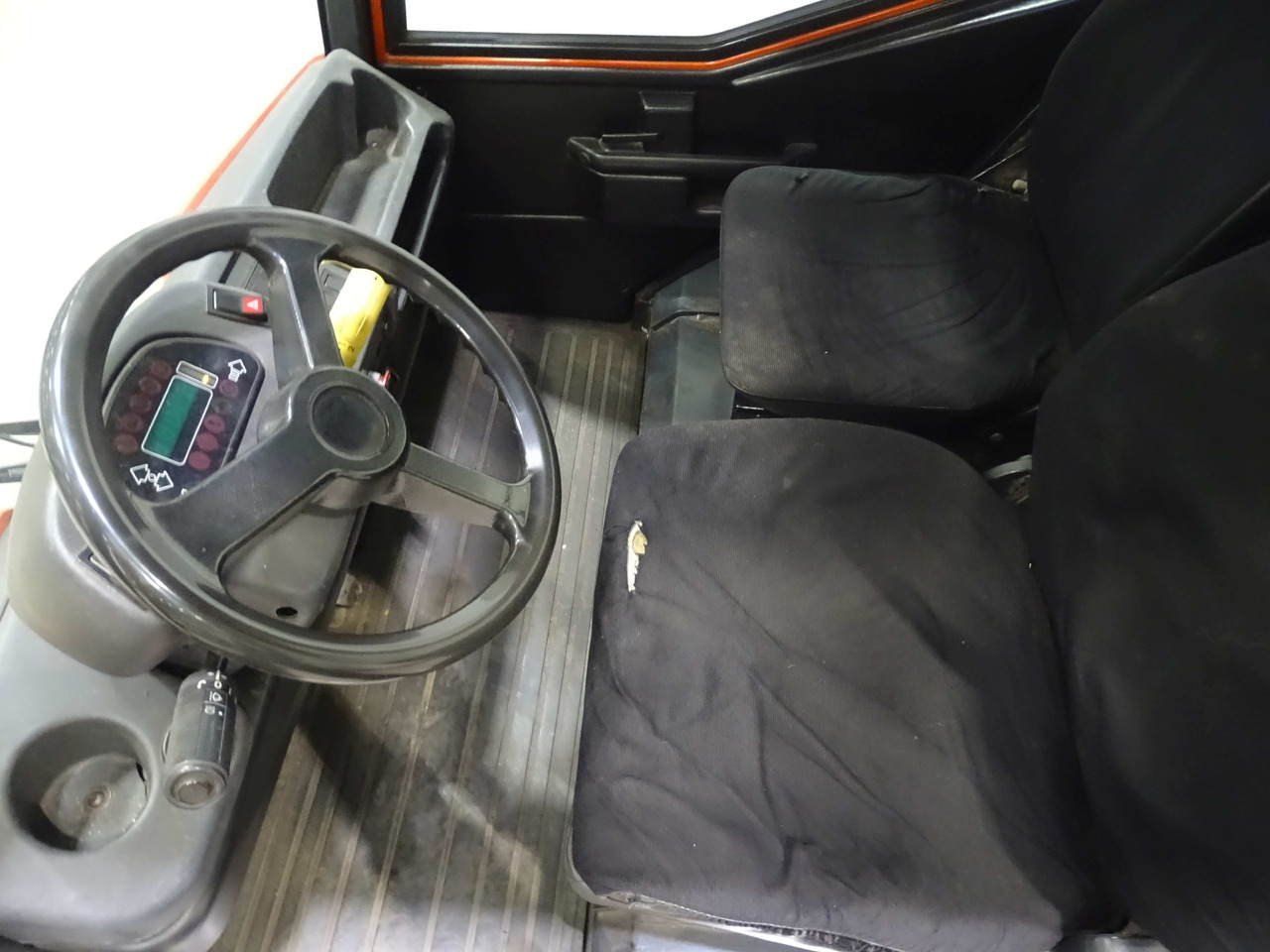 Linde P250 - Puksiirtraktor: pilt 3 Linde P250 - Puksiirtraktor: pilt 3