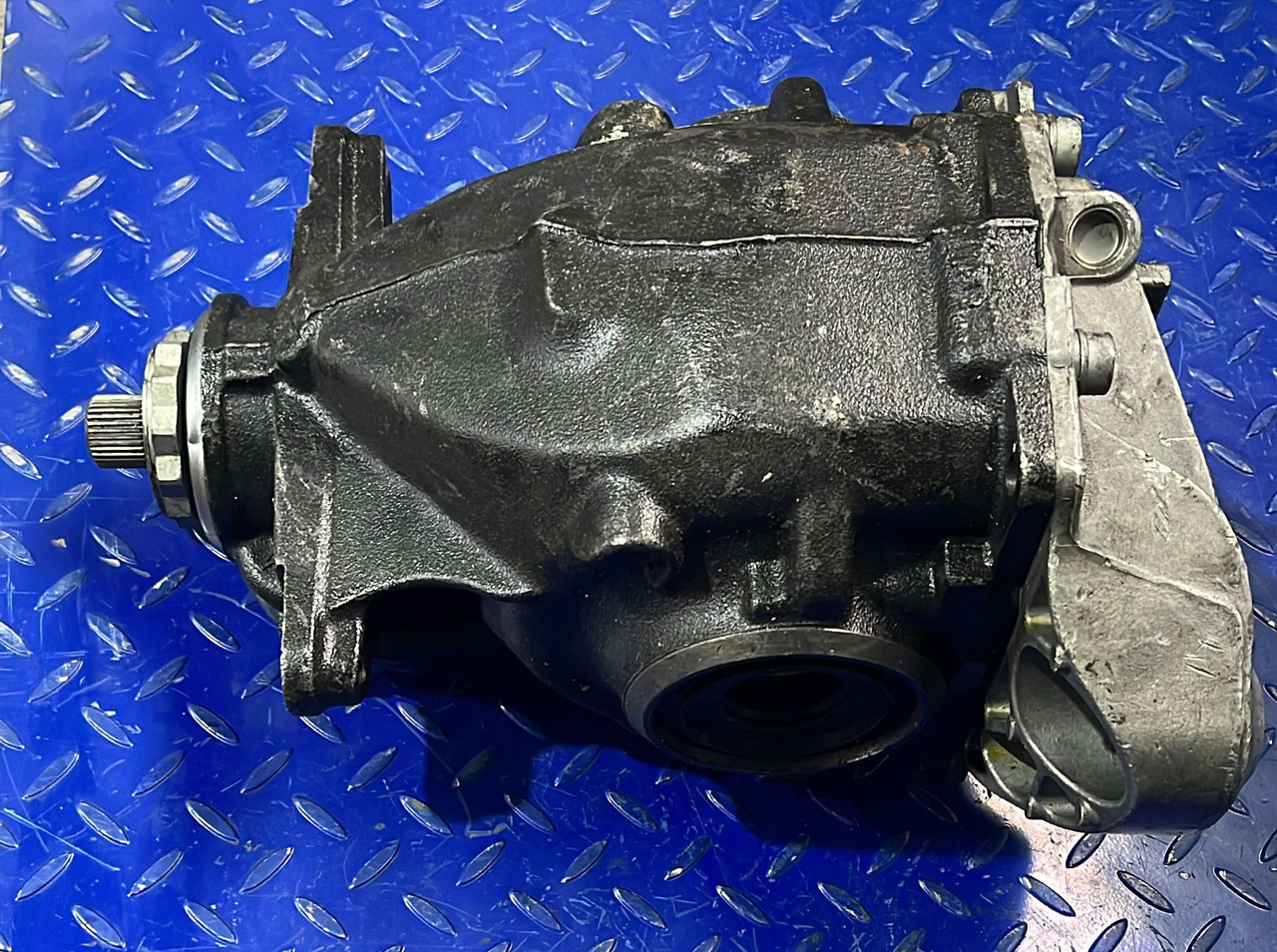 BMW Rear Differential 7541580 - Jõuülekanne: pilt 1 BMW Rear Differential 7541580 - Jõuülekanne: pilt 1