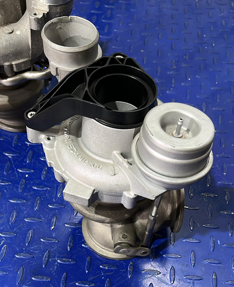 BMW Turbocharger S63N/R 4.4L V8 7849045+7849044 (SET) - Turbo: pilt 4 BMW Turbocharger S63N/R 4.4L V8 7849045+7849044 (SET) - Turbo: pilt 4