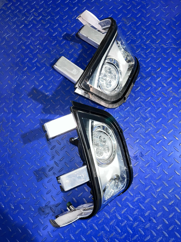 HELLA Headlight Set 1KE996 600-05 / 06 - Esituled: pilt 2 HELLA Headlight Set 1KE996 600-05 / 06 - Esituled: pilt 2