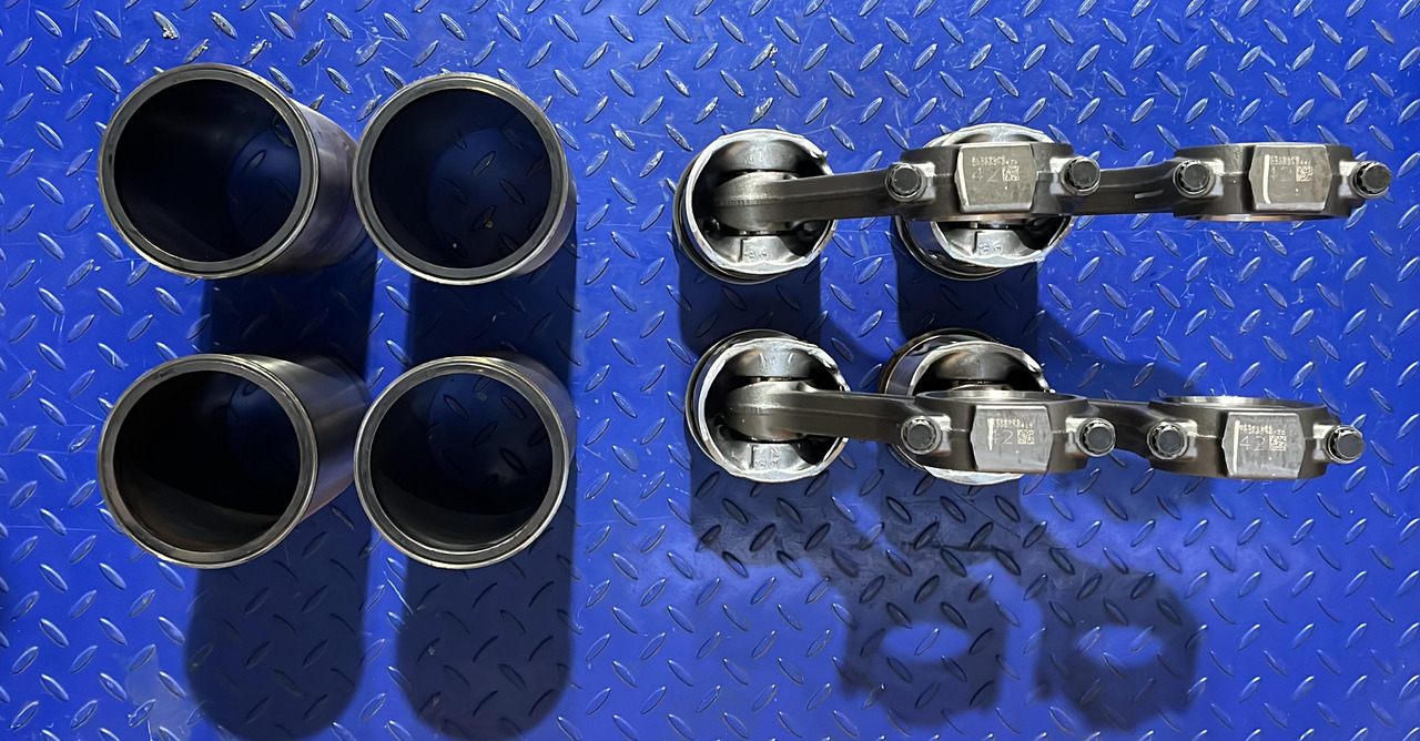 John Deere SET PISTON SI CAMASA JOHN DEERE RE500608 - Mootor ja varuosad: pilt 1 John Deere SET PISTON SI CAMASA JOHN DEERE RE500608 - Mootor ja varuosad: pilt 1