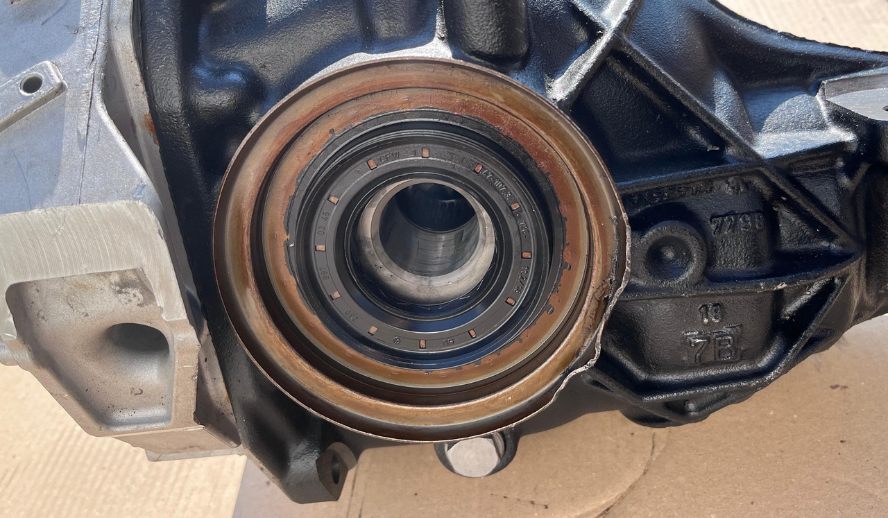 MERCEDES-BENZ C-Class Rear Differential W205 A2053500124 - Diferentsiaalvarustus: pilt 2 MERCEDES-BENZ C-Class Rear Differential W205 A2053500124 - Diferentsiaalvarustus: pilt 2