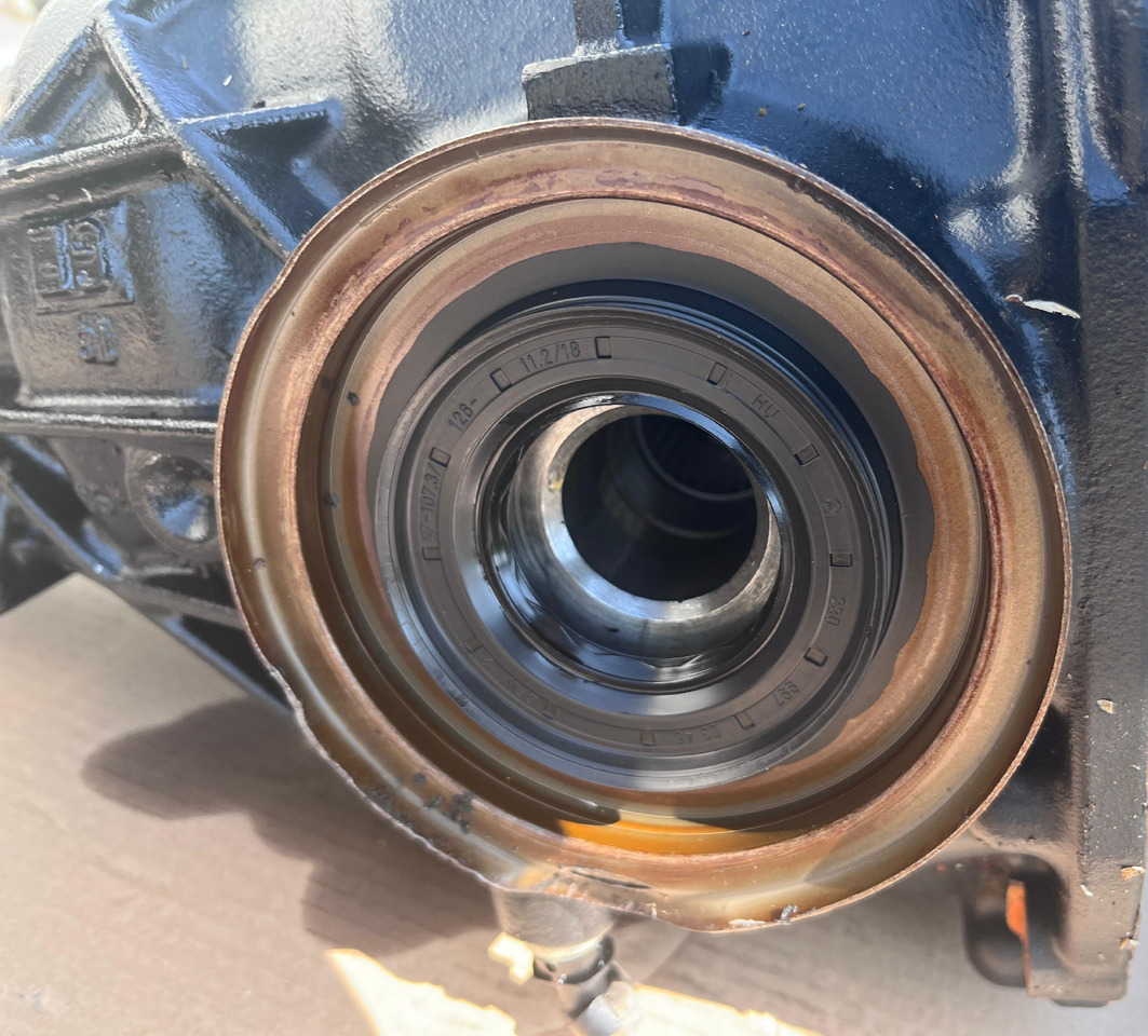 MERCEDES-BENZ E-Class Rear Differential W213 A2133503808 - Diferentsiaalvarustus: pilt 3 MERCEDES-BENZ E-Class Rear Differential W213 A2133503808 - Diferentsiaalvarustus: pilt 3