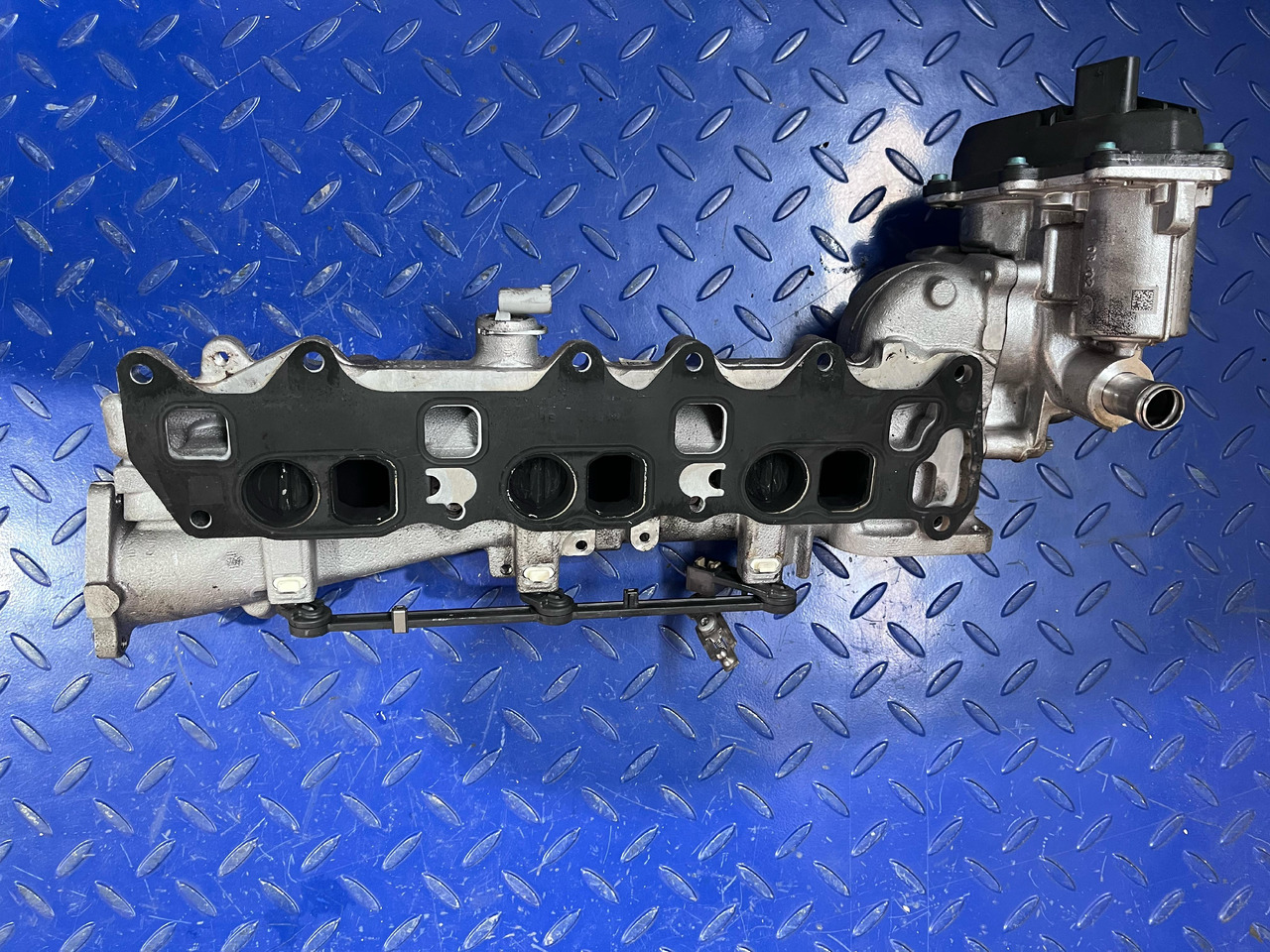 Mercedes Benz A642090 8337 / 7737 - Väljalaskekollektor: pilt 5 Mercedes Benz A642090 8337 / 7737 - Väljalaskekollektor: pilt 5