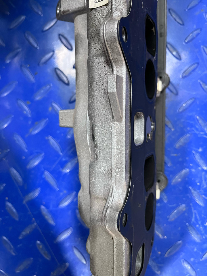 Mercedes Benz A642090 8337 / 7737 - Väljalaskekollektor: pilt 4 Mercedes Benz A642090 8337 / 7737 - Väljalaskekollektor: pilt 4