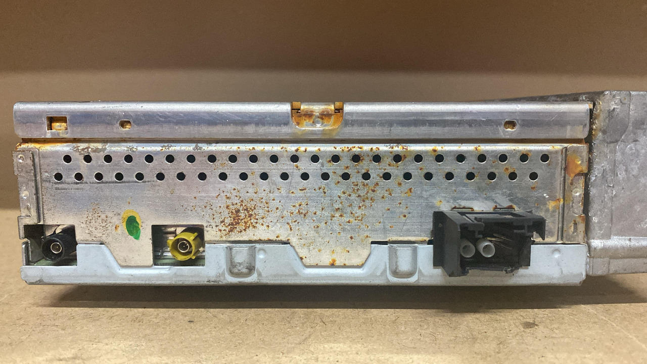 Mercedes Benz Becker Amplifier A211 827 45 42 - Mootori juhtimisseade: pilt 2 Mercedes Benz Becker Amplifier A211 827 45 42 - Mootori juhtimisseade: pilt 2
