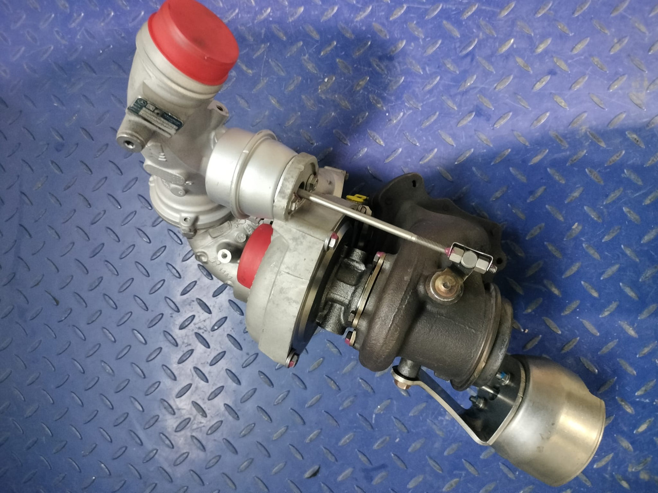 Mercedes Benz BiTurbocharger A6510901686 - Turbo - Tarbesõiduk: pilt 2 Mercedes Benz BiTurbocharger A6510901686 - Turbo - Tarbesõiduk: pilt 2
