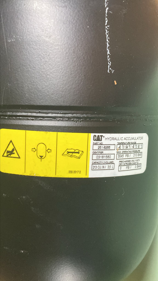 CATERPILLAR 251-8266: 3.45 Liter Compressed Nitrogen Gas Accumulator - Varuosa - Ekskavaator: pilt 3 CATERPILLAR 251-8266: 3.45 Liter Compressed Nitrogen Gas Accumulator - Varuosa - Ekskavaator: pilt 3