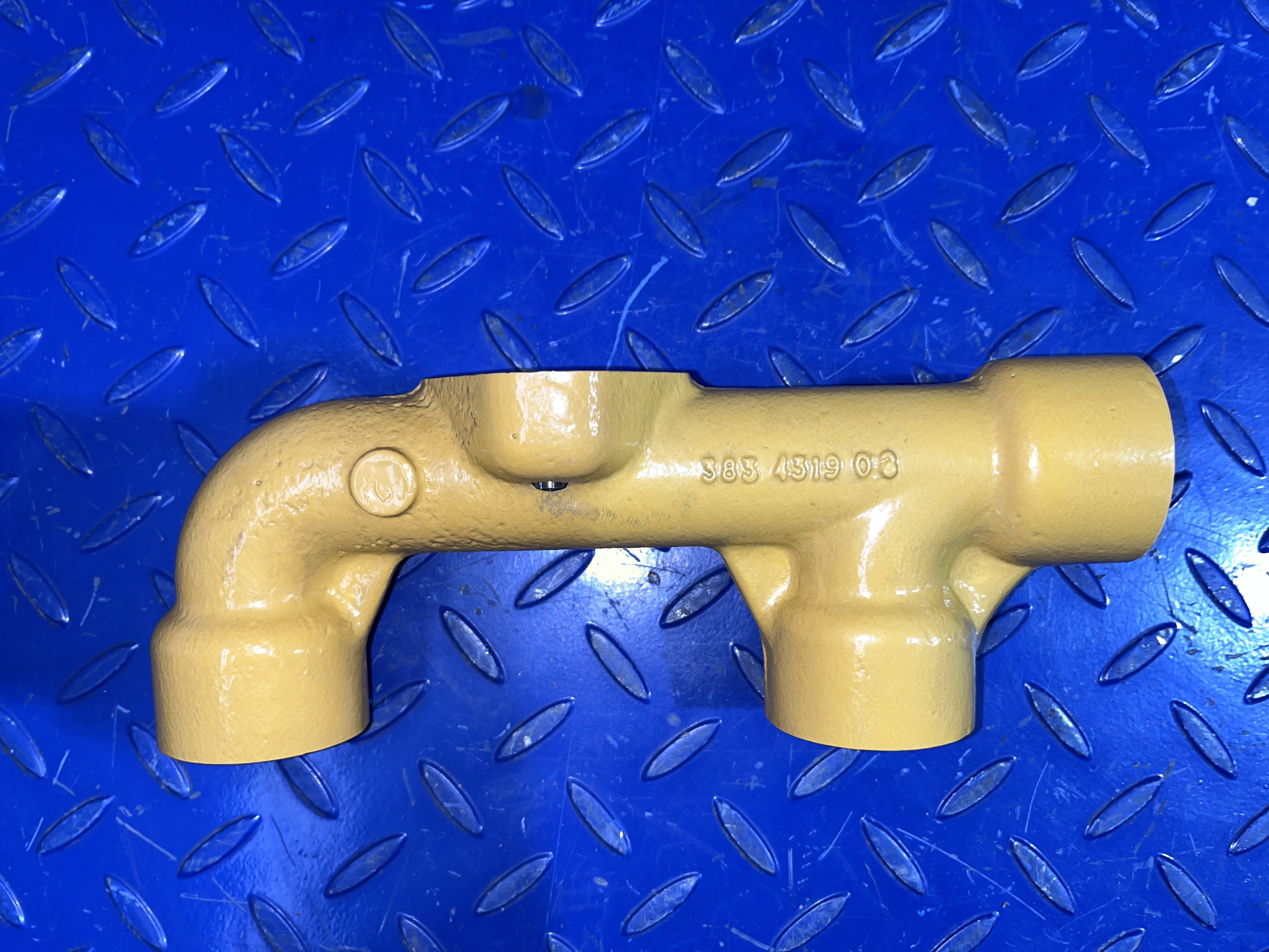 CATERPILLAR Manifold - Varuosa - Ehitusmasinad: pilt 3 CATERPILLAR Manifold - Varuosa - Ehitusmasinad: pilt 3