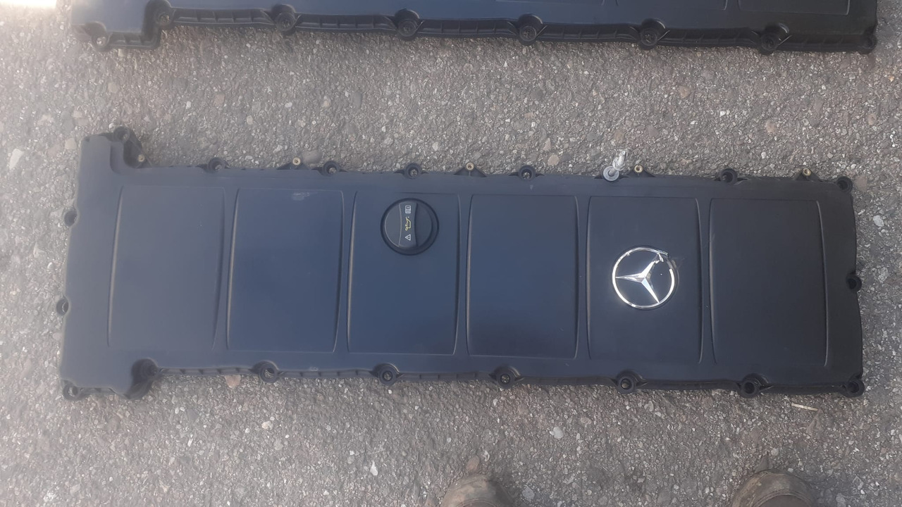 Mercedes Actros Cylinderhead Cover A4700100230 - Varuosa - Veoauto: pilt 1 Mercedes Actros Cylinderhead Cover A4700100230 - Varuosa - Veoauto: pilt 1