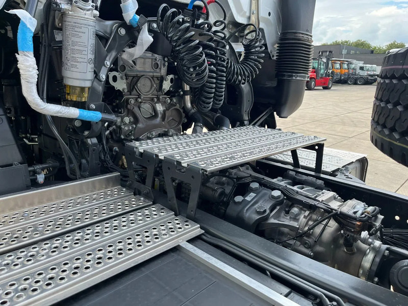Uus Sadulveok Mercedes-Benz Arocs 4058 AS 6x6 Tractor Head 180T Push Pull (Pre order): pilt 16