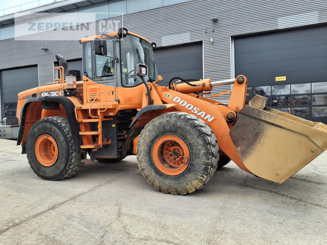 Doosan DL300 - Rataslaadur: pilt 1 Doosan DL300 - Rataslaadur: pilt 1