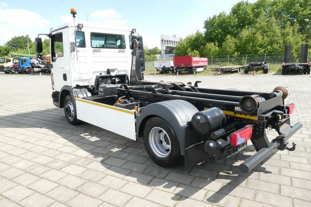 MAN TG-L 8.180 Abrollkipper - Konkstõstukiga veoauto: pilt 3 MAN TG-L 8.180 Abrollkipper - Konkstõstukiga veoauto: pilt 3
