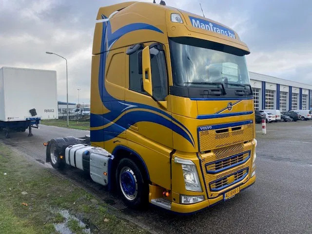 Volvo FH 13.460 trekker, met XL cabine, special paint en incl parc cool, fridge, - Sadulveok: pilt 2 Volvo FH 13.460 trekker, met XL cabine, special paint en incl parc cool, fridge, - Sadulveok: pilt 2