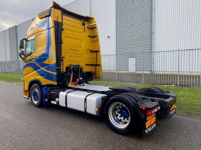Volvo FH 13.460 trekker, met XL cabine, special paint en incl parc cool, fridge, - Sadulveok: pilt 3 Volvo FH 13.460 trekker, met XL cabine, special paint en incl parc cool, fridge, - Sadulveok: pilt 3