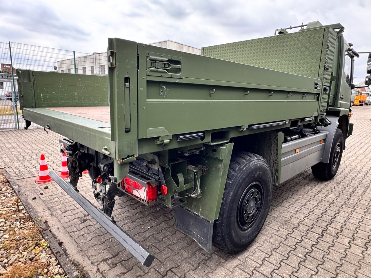 Mercedes-Benz 1018 Atego 4x4 Allrad Miltär Camper Expedition - Konteinerveduk/ Tõstukiga veoauto: pilt 4 Mercedes-Benz 1018 Atego 4x4 Allrad Miltär Camper Expedition - Konteinerveduk/ Tõstukiga veoauto: pilt 4