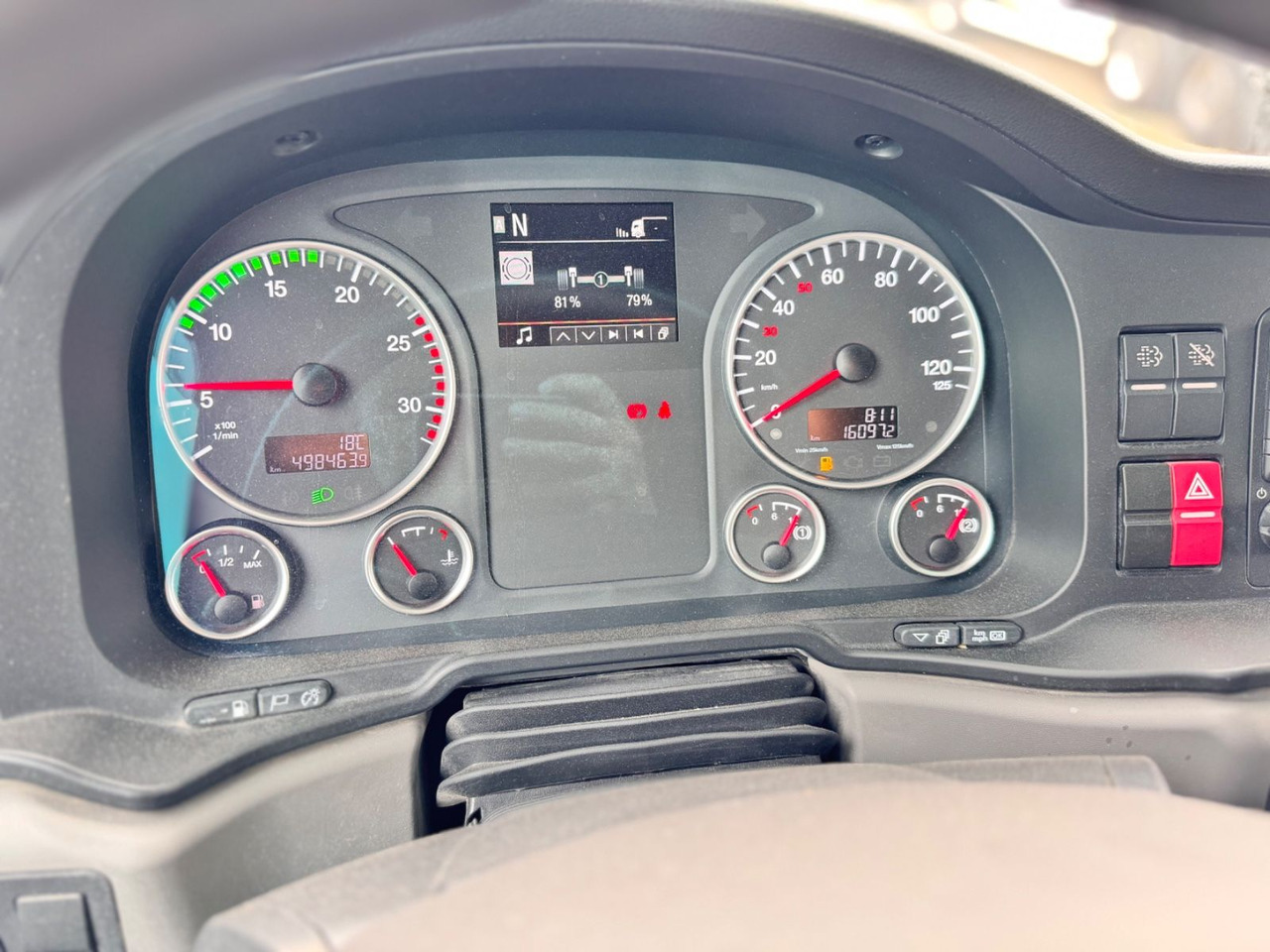 Sadulveok MAN 18.470 LX TGS Hydraulik Walkingfloor & Kipper: pilt 18 Sadulveok MAN 18.470 LX TGS Hydraulik Walkingfloor & Kipper: pilt 18