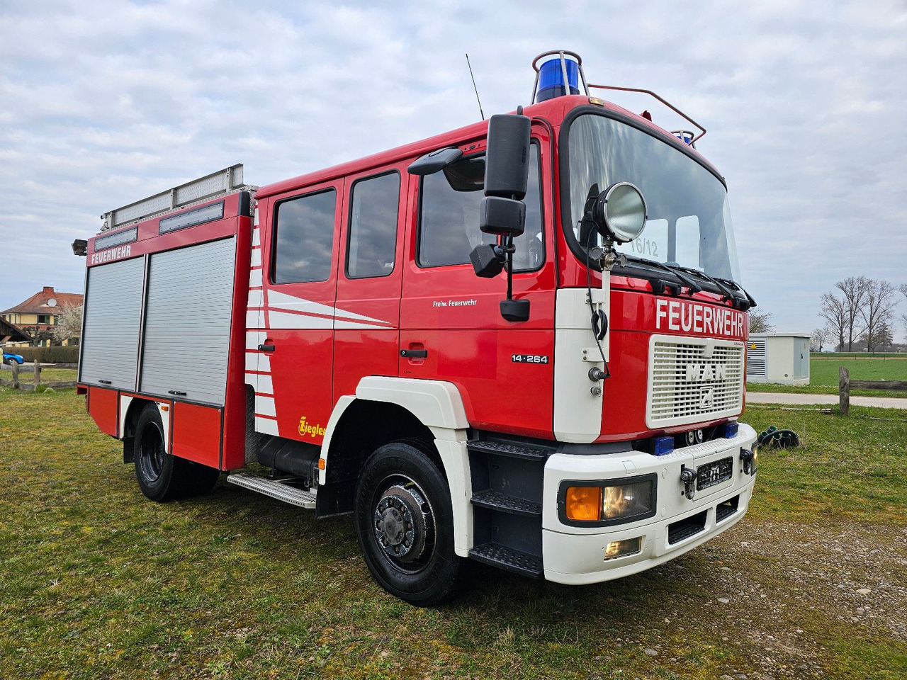 MAN Feuerwehr Löschfahrzeug 14.264 Autobomba - Veoauto: pilt 1 MAN Feuerwehr Löschfahrzeug 14.264 Autobomba - Veoauto: pilt 1