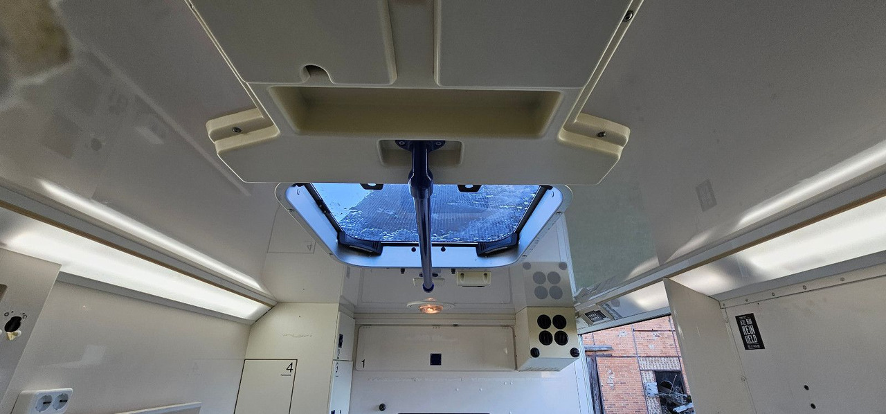 Kiirabiauto Volkswagen Crafter ELW  Rettungswagen Camper Van: pilt 12