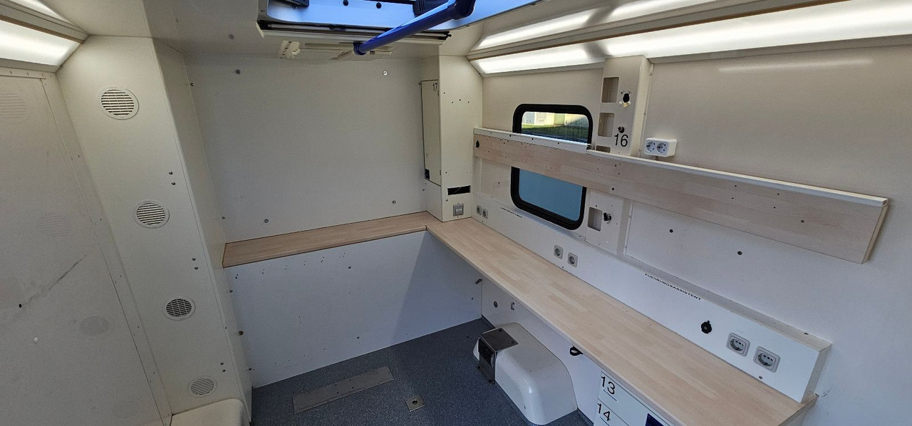 Kiirabiauto Volkswagen Crafter ELW  Rettungswagen Camper Van: pilt 13