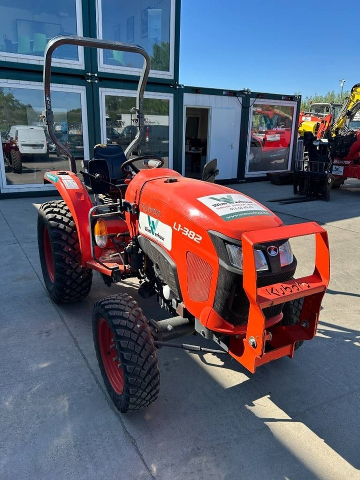 Kubota L1-382 HST - Munitsipaaltraktor: pilt 4 Kubota L1-382 HST - Munitsipaaltraktor: pilt 4