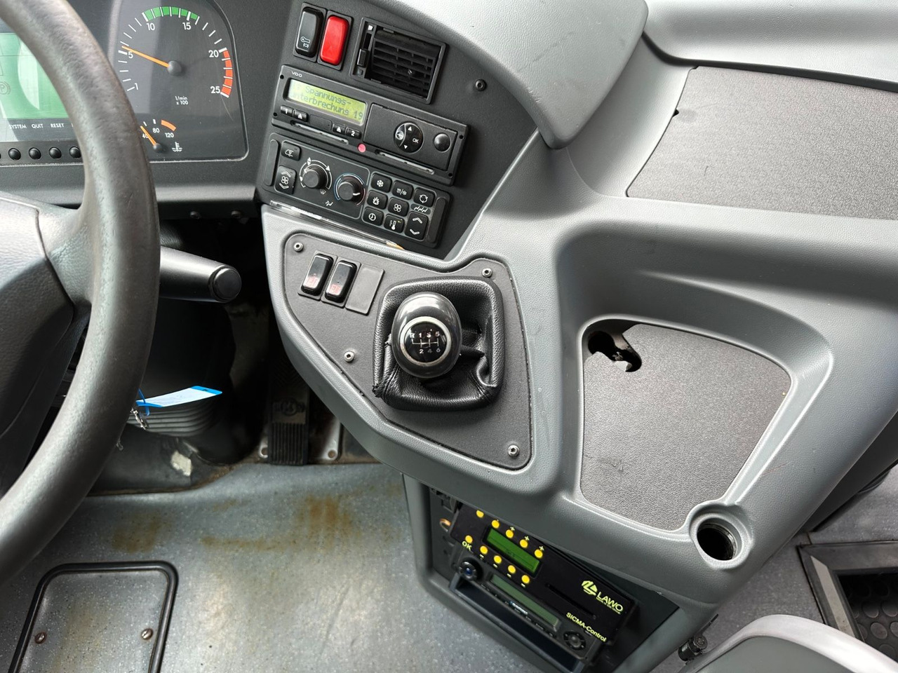 Maakonnaliini buss Mercedes-Benz O550 Integro (56 Sitze*Klima*Schalt): pilt 15