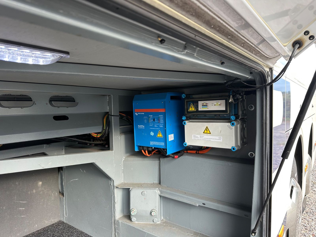 Mercedes-Benz Tourismo O350 17 RHD-L (60 Sitze*341.tKM*DE*TOP) - Kaugsõidu buss: pilt 5 Mercedes-Benz Tourismo O350 17 RHD-L (60 Sitze*341.tKM*DE*TOP) - Kaugsõidu buss: pilt 5