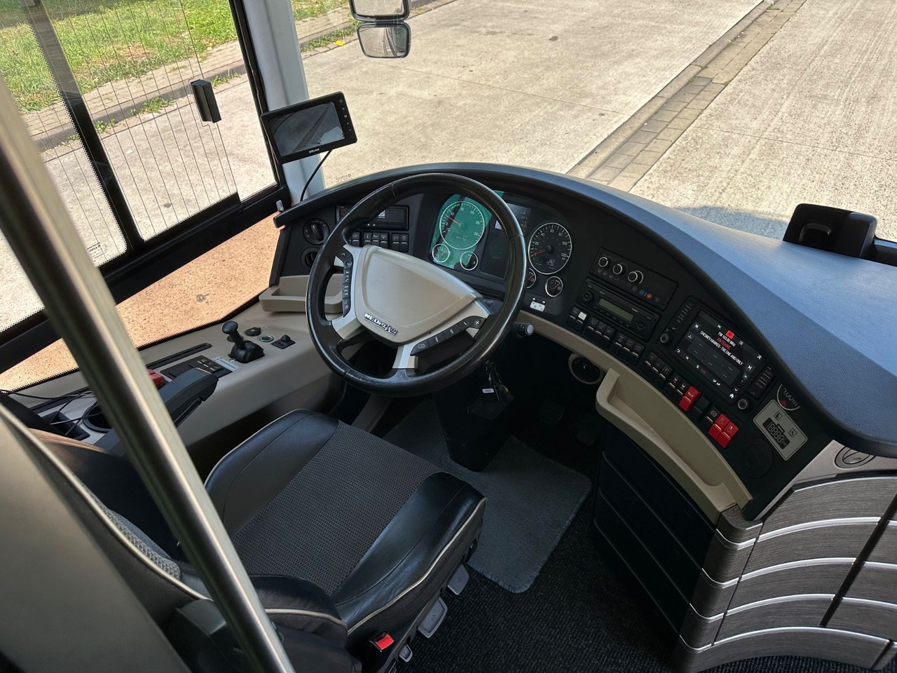 Neoplan P06 Skyliner L (83 Sitze*TOP*Motor Neu*Panorama) - Kahekordne buss: pilt 4 Neoplan P06 Skyliner L (83 Sitze*TOP*Motor Neu*Panorama) - Kahekordne buss: pilt 4