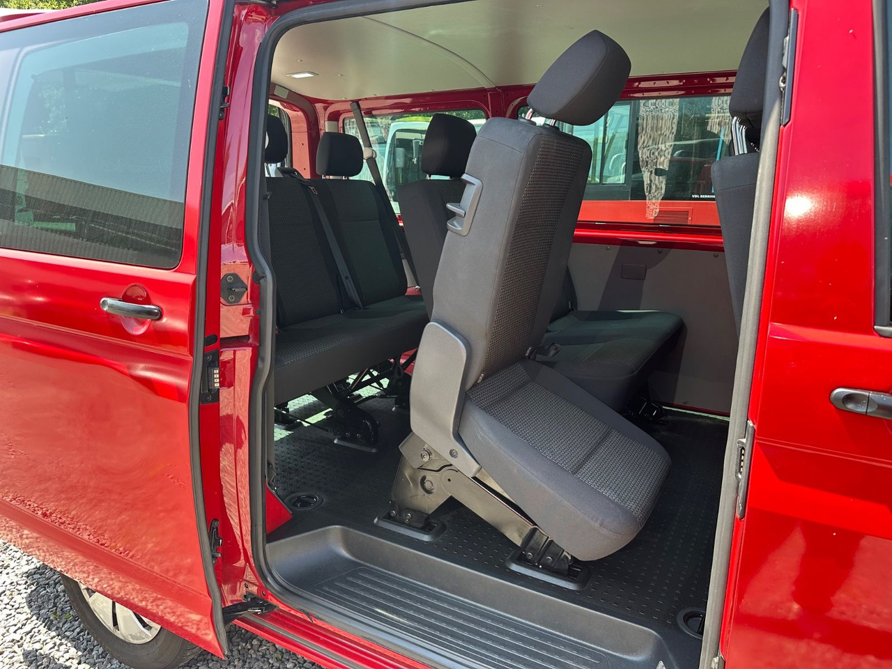 Volkswagen T6 Kombi (PDC Hi*ACC*StandHz*9 Sitzer*AC) - Mikrobuss: pilt 5 Volkswagen T6 Kombi (PDC Hi*ACC*StandHz*9 Sitzer*AC) - Mikrobuss: pilt 5
