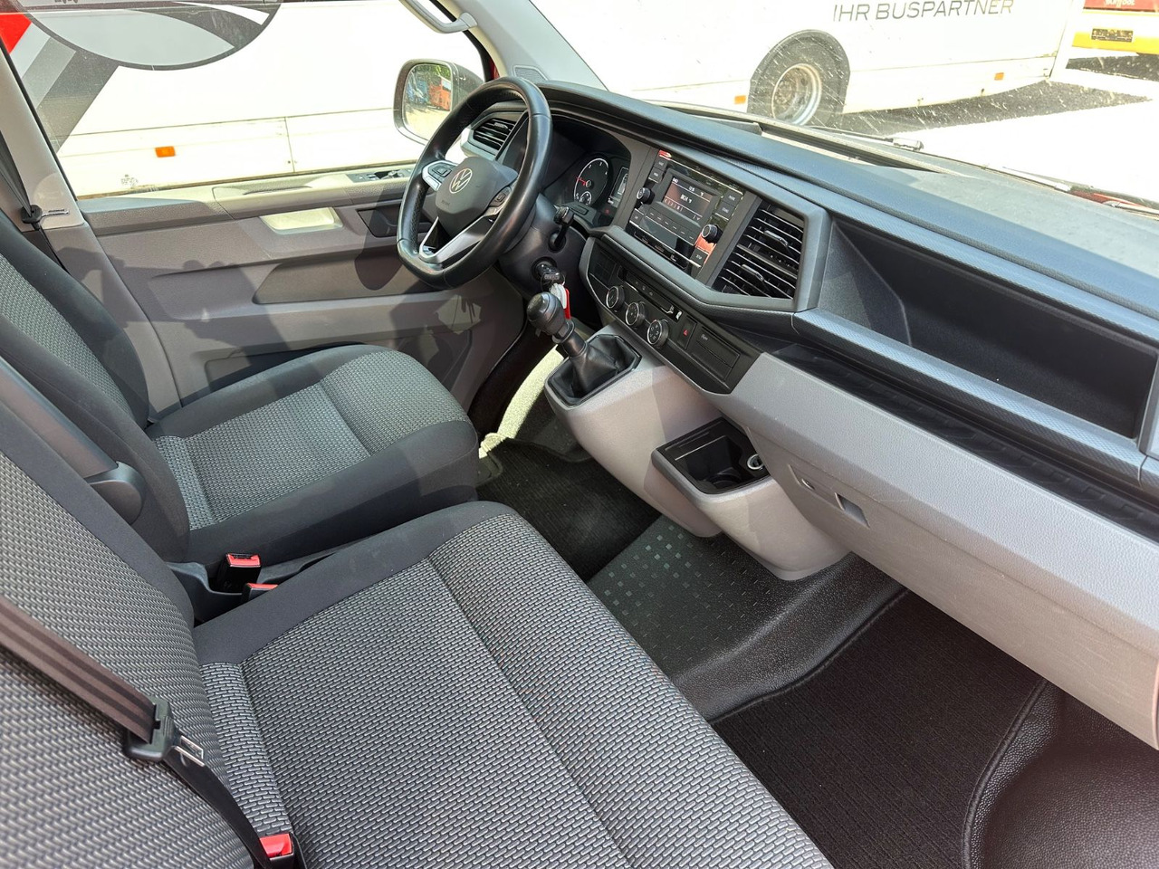 Volkswagen T6 Kombi (PDC Hi*ACC*StandHz*9 Sitzer*AC) - Mikrobuss: pilt 5 Volkswagen T6 Kombi (PDC Hi*ACC*StandHz*9 Sitzer*AC) - Mikrobuss: pilt 5