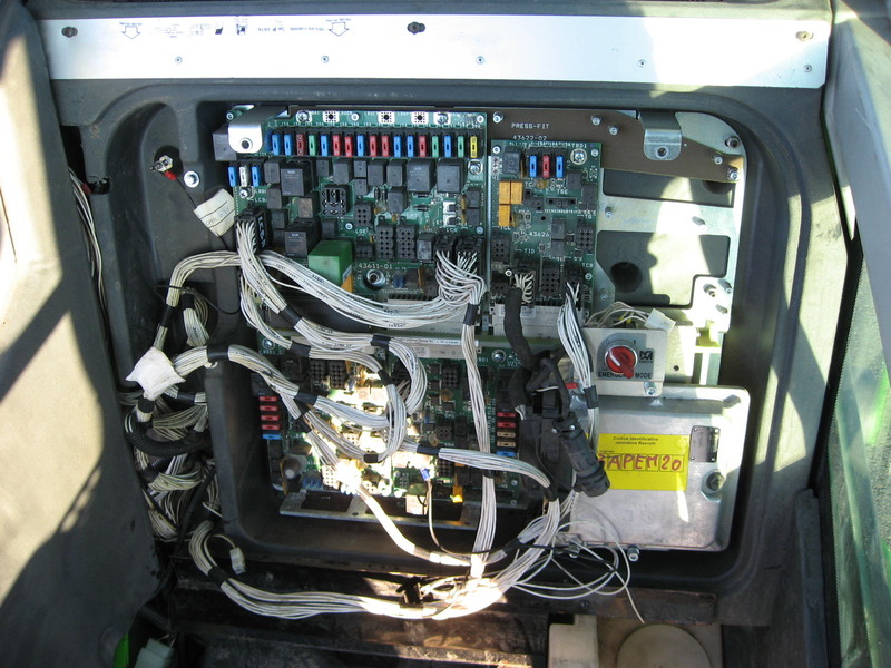 MERLO komplette Kabine, complete cabin, cabine complète, Полный кабины The photo is illustrative! Various cab models still in stock. We need a VIN + SAV number to correctly identify the cabin Your Merlo. - Kabiin - Teleskooplaadur: pilt 2 MERLO komplette Kabine, complete cabin, cabine complète, Полный кабины The photo is illustrative! Various cab models still in stock. We need a VIN + SAV number to correctly identify the cabin Your Merlo. - Kabiin - Teleskooplaadur: pilt 2